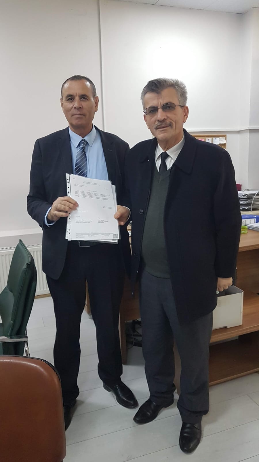 Başkan Seçim mazbatasını teslim aldı.