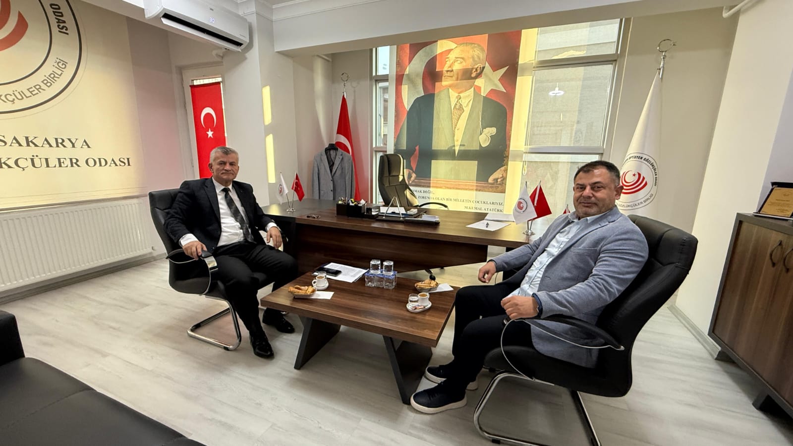 Oda Başkanı Metin Gürkaş Optisyenler odasını ziyaret etti.