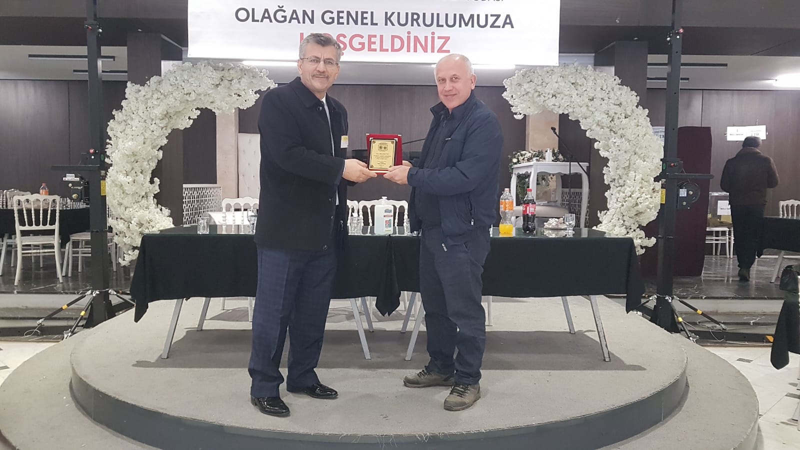 25 Yılı Dolduran üyelerimize plaket